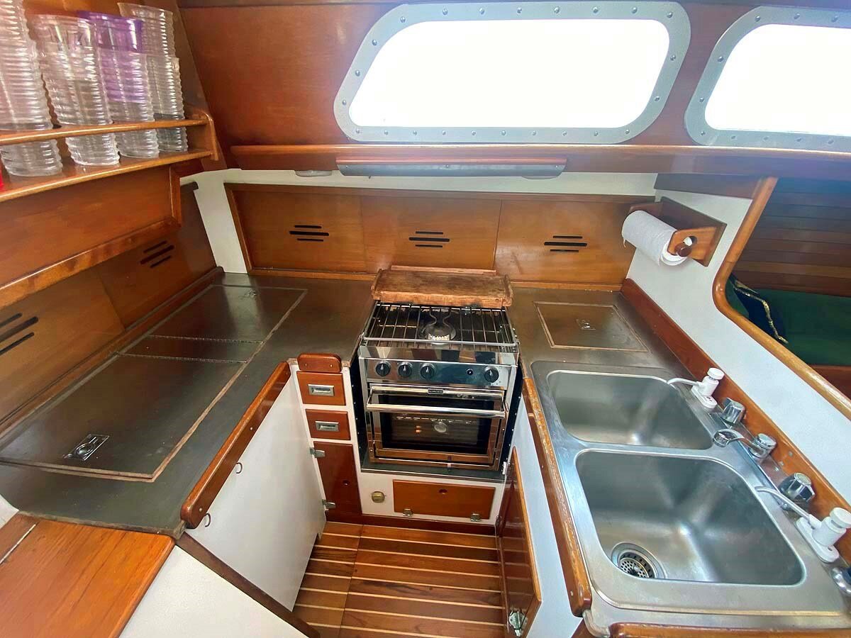 1983-hinckley-42-1-cf4a2f