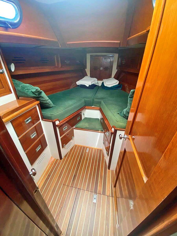 1983-hinckley-42-1-cf4a2f