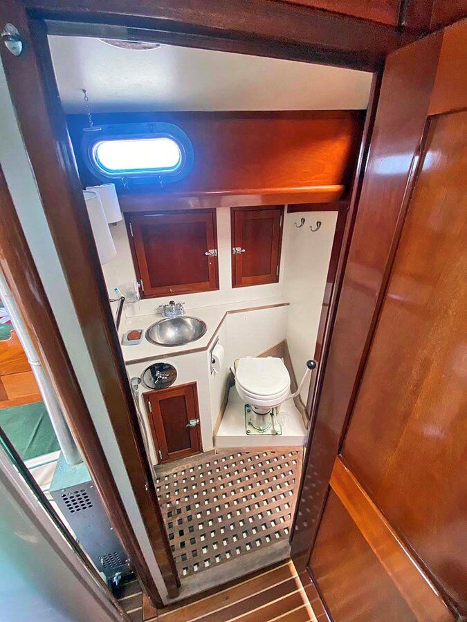 1983-hinckley-42-1-cf4a2f