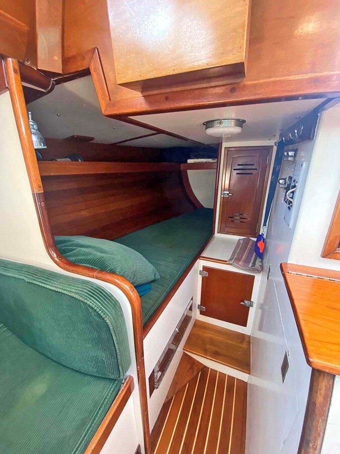 1983-hinckley-42-1-cf4a2f