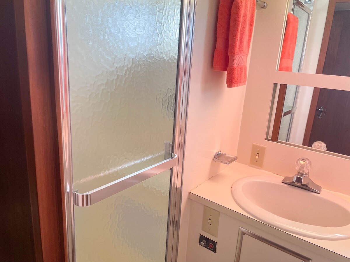 1984-hatteras-53-75fd50