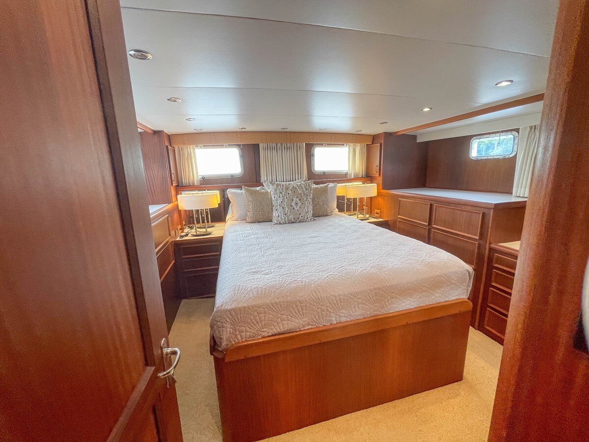 1984-hatteras-53-75fd50