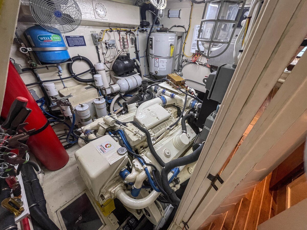 1984-hatteras-53-75fd50