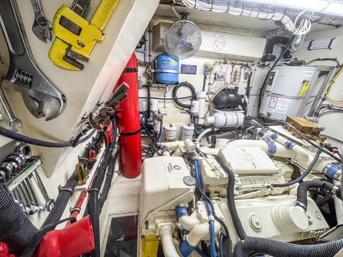 1984-hatteras-53-75fd50