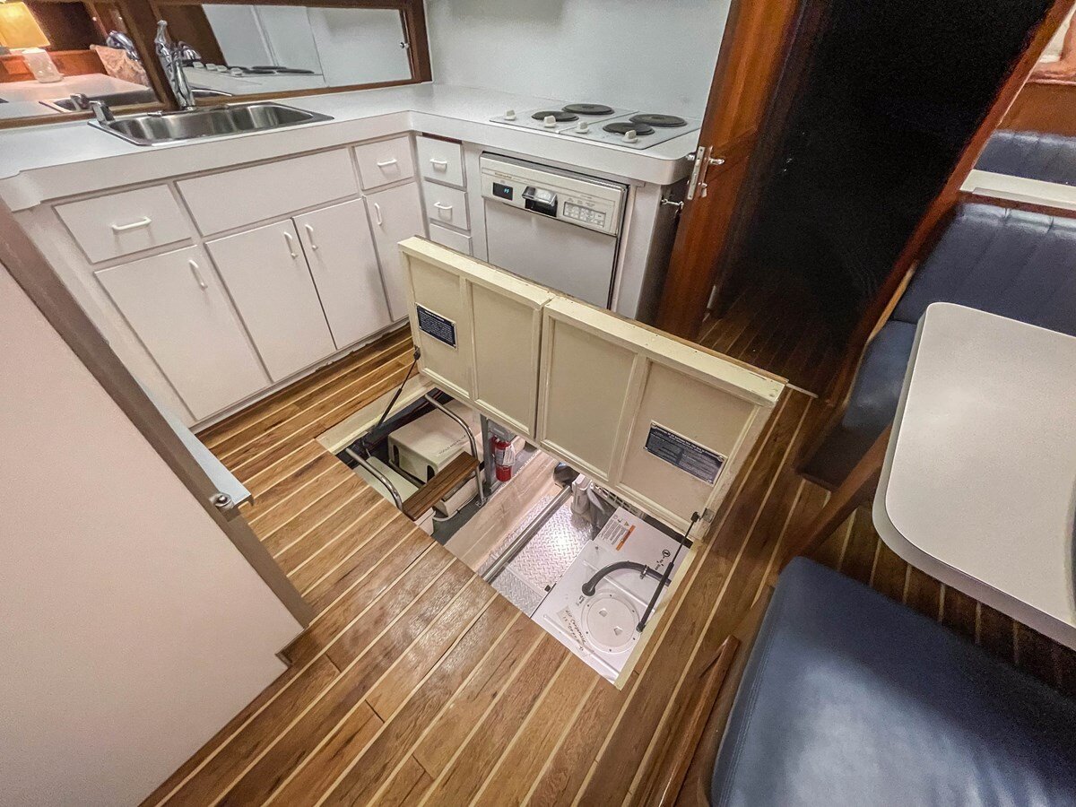 1984-hatteras-53-75fd50