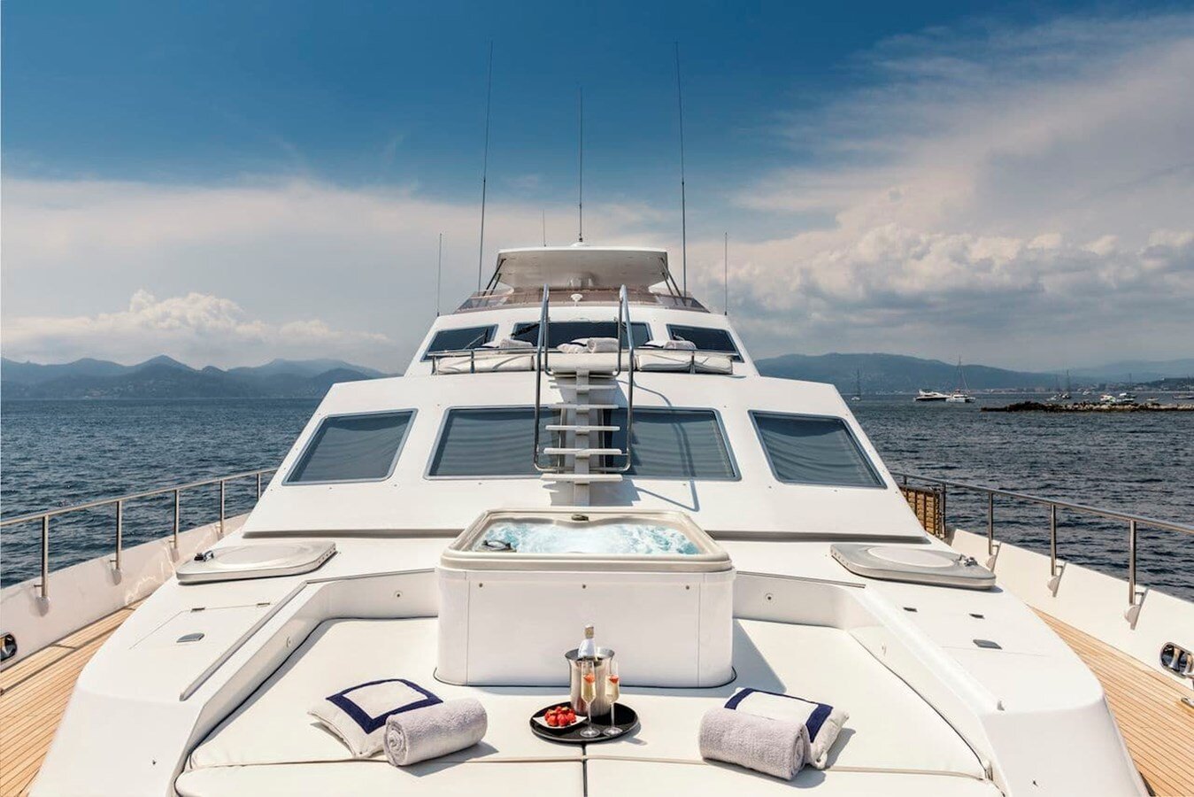 1985 ALALUNGA 108' 4