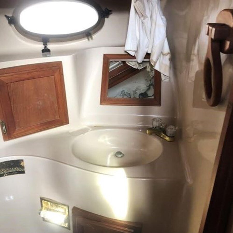 1985-bluewater-yachting-46-a75255