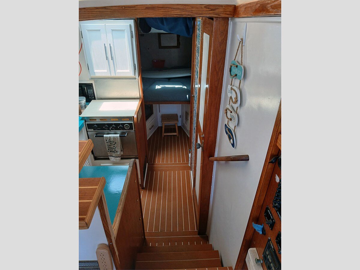 1985-mainship-34-1-cf46ad