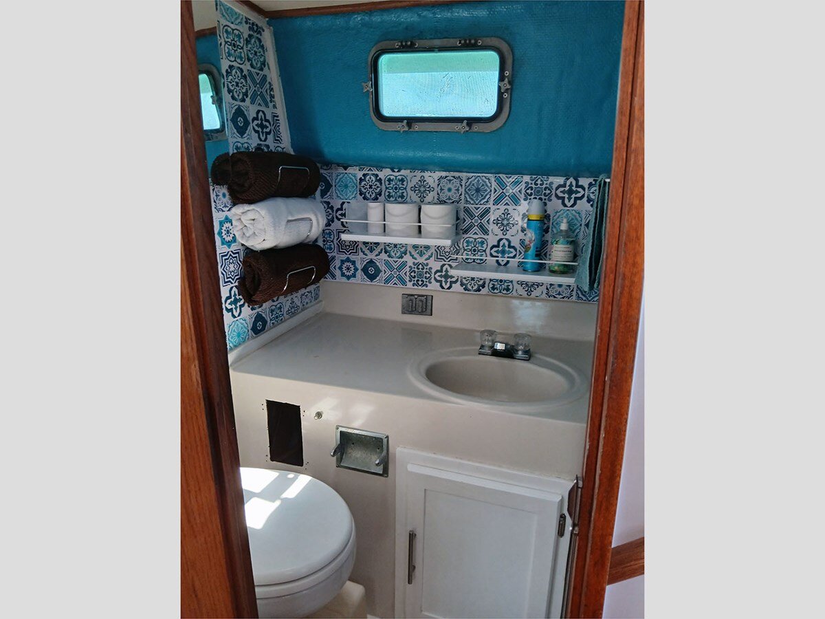 1985-mainship-34-1-cf46ad