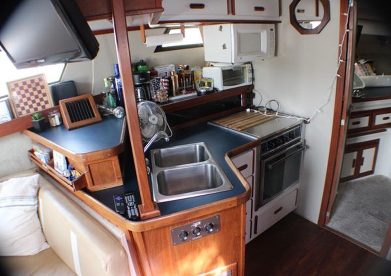 1986-carver-32-2aed6b