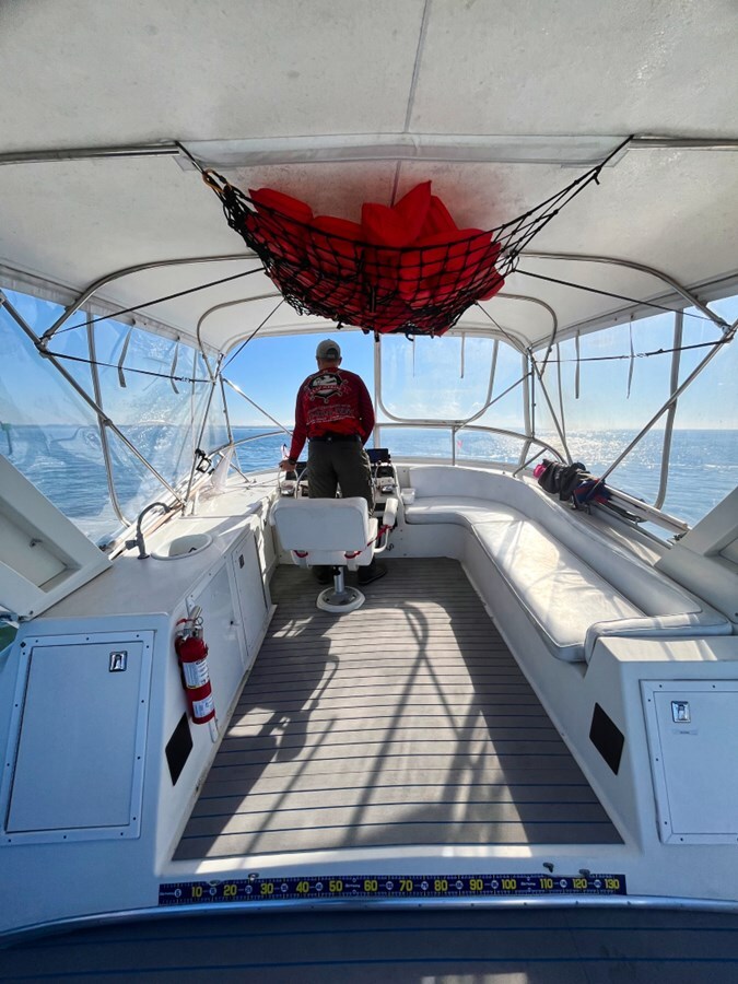 1987-blue-water-42-6-d9dbdd