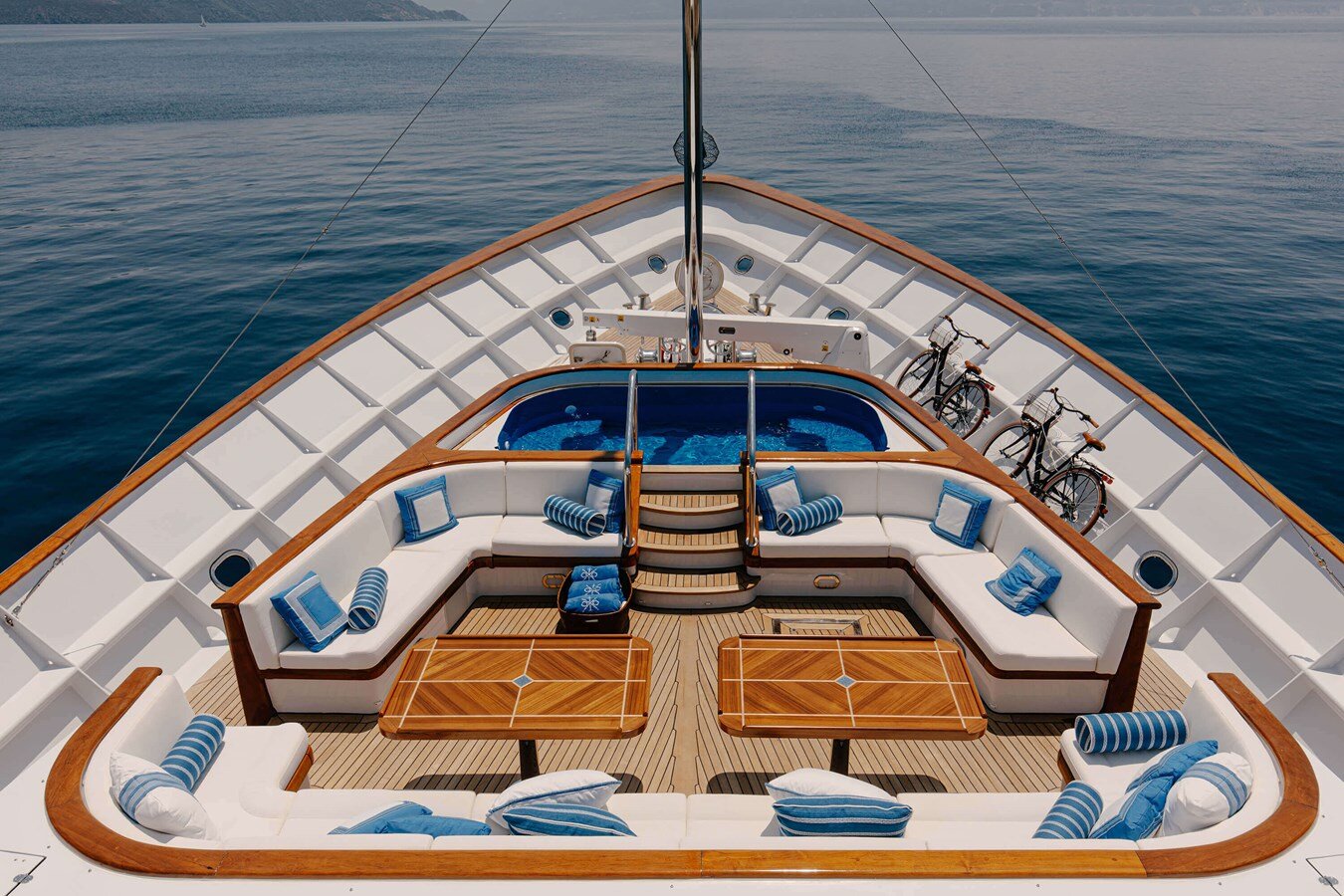 1987 DAUPHIN YACHTS 200' 2