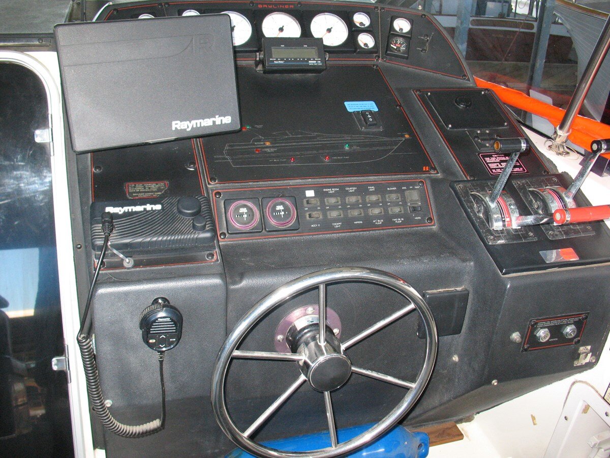 1990-bayliner-37-63f1c8