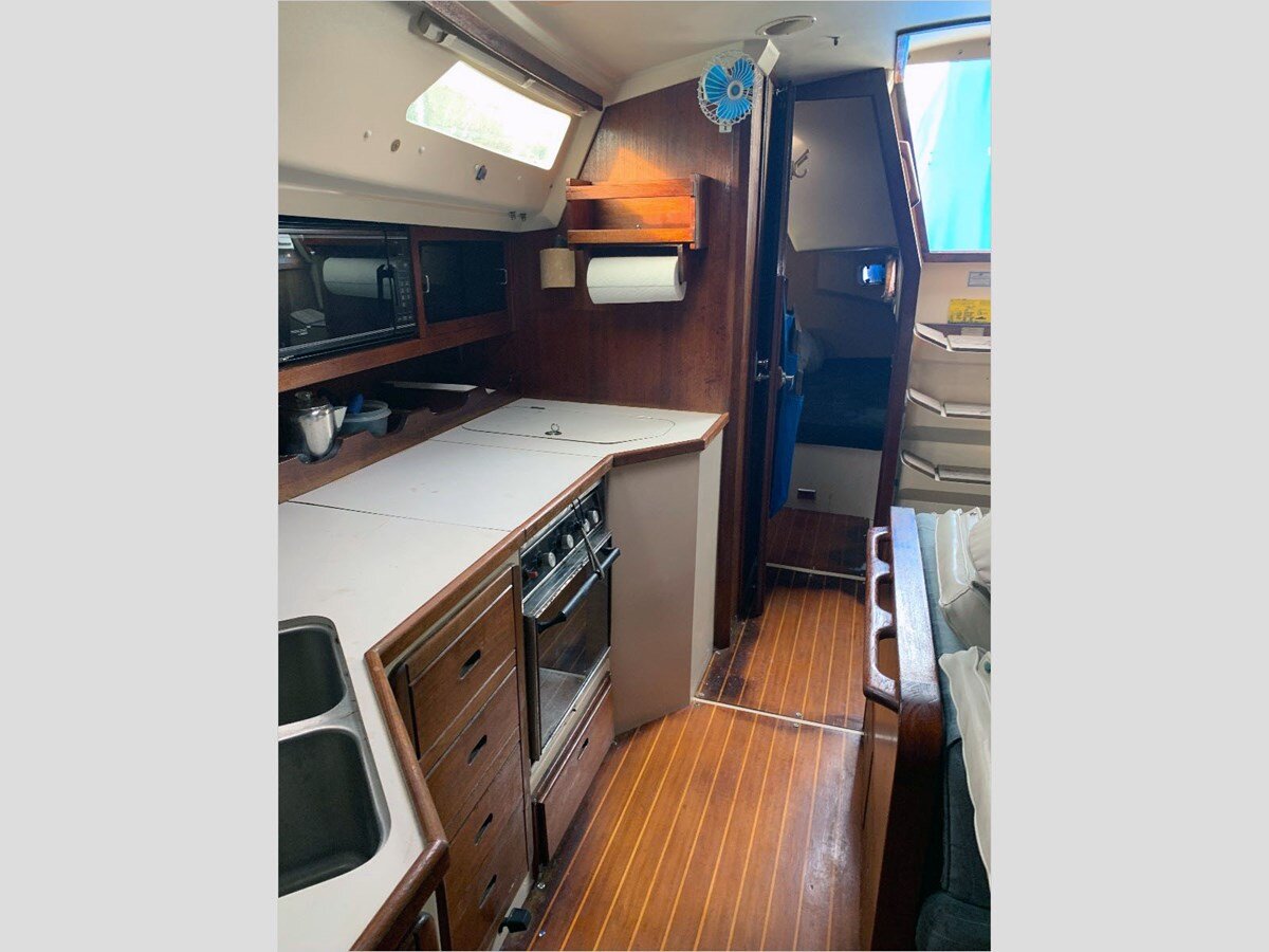 1990-catalina-42-1-017faa