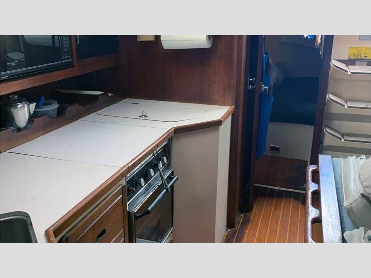 1990-catalina-42-1-017faa