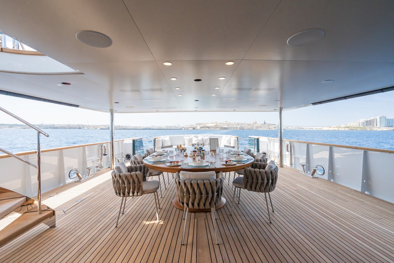 1990 FEADSHIP 165' 5