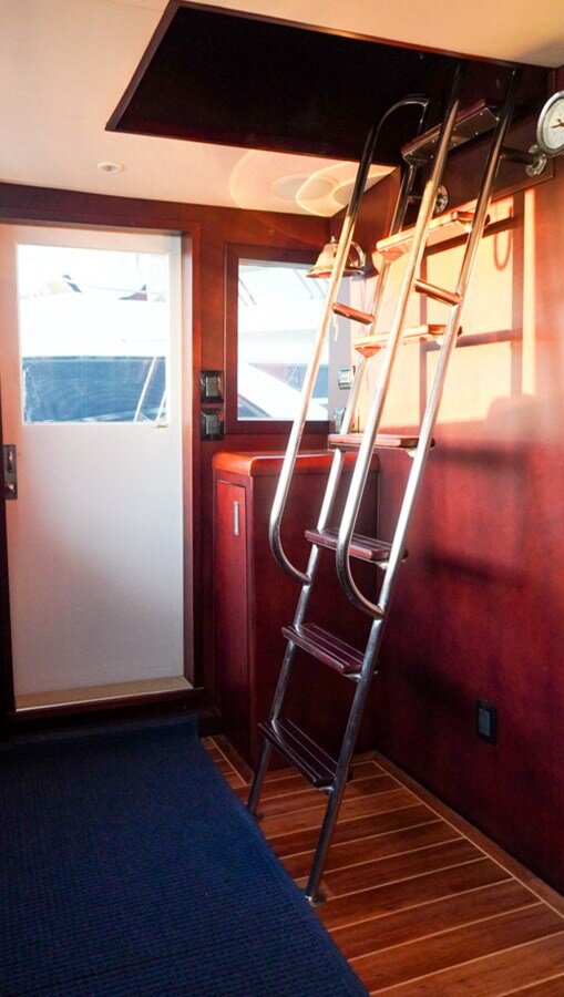 1990-hatteras-62-3-b5d22e