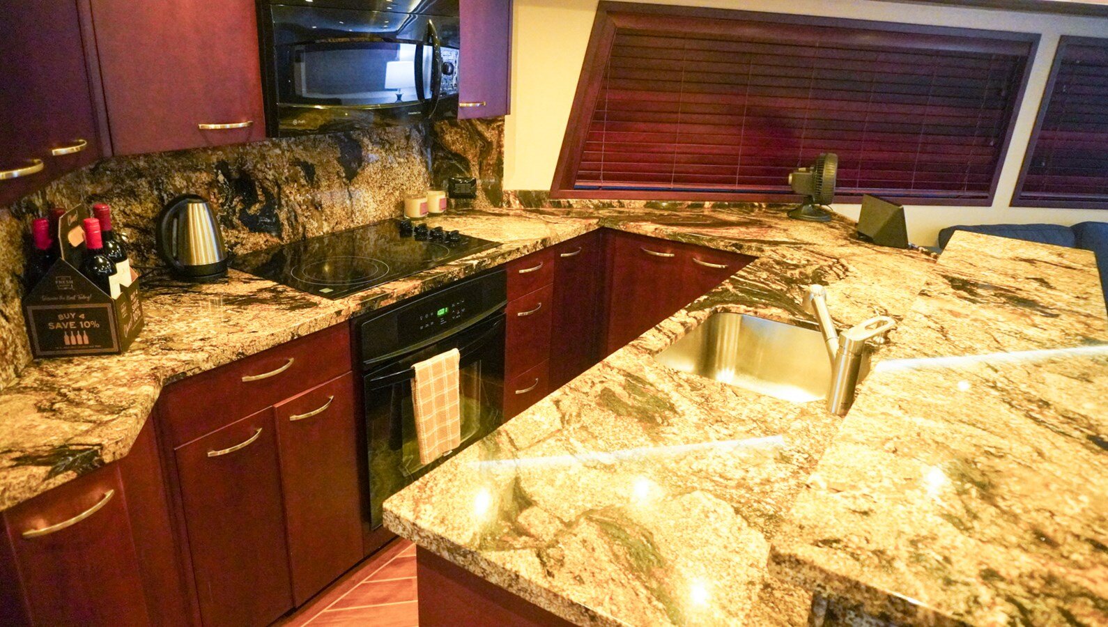 1990-hatteras-62-3-b5d22e