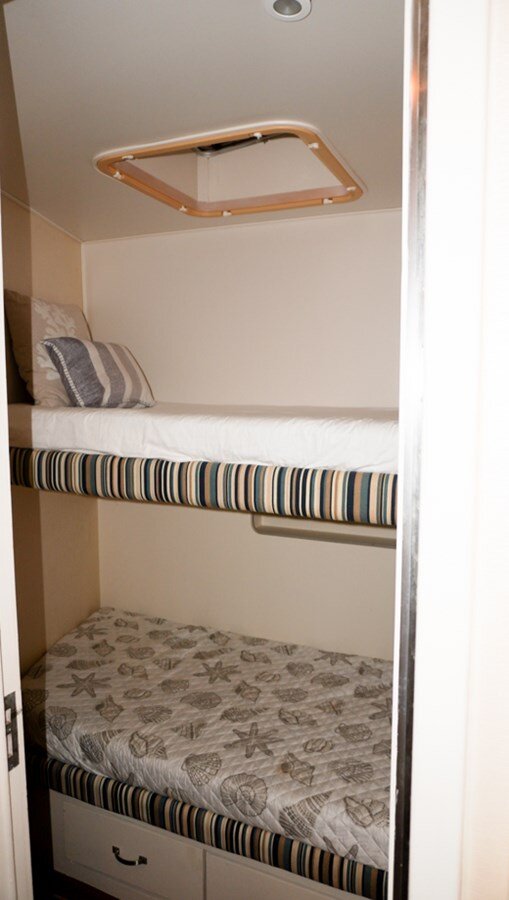 1990-hatteras-62-3-b5d22e