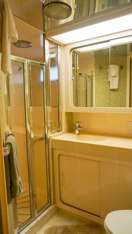 1990-hatteras-62-3-b5d22e