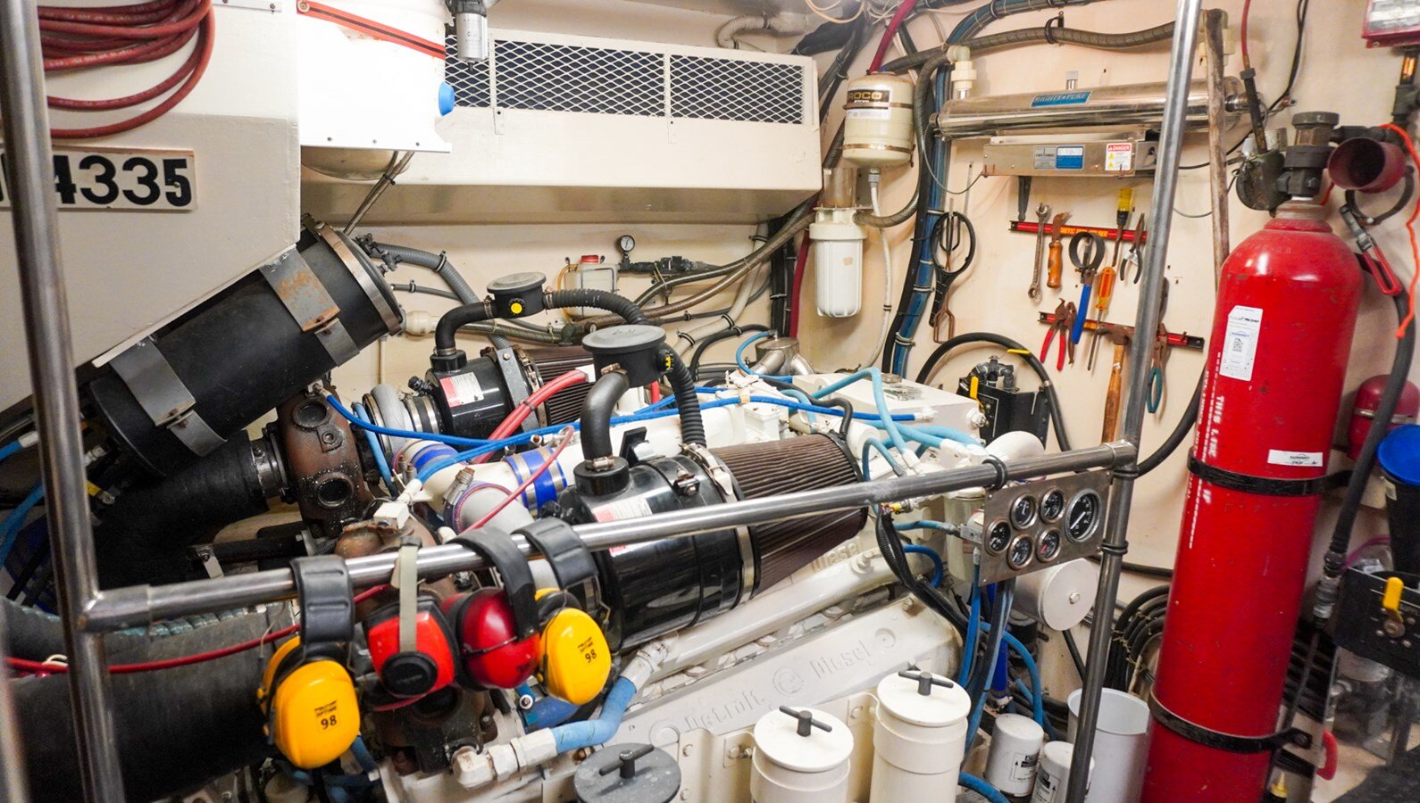 1990-hatteras-62-3-b5d22e