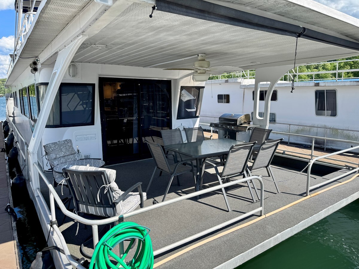 1993-jamestowner-65-61b6d5