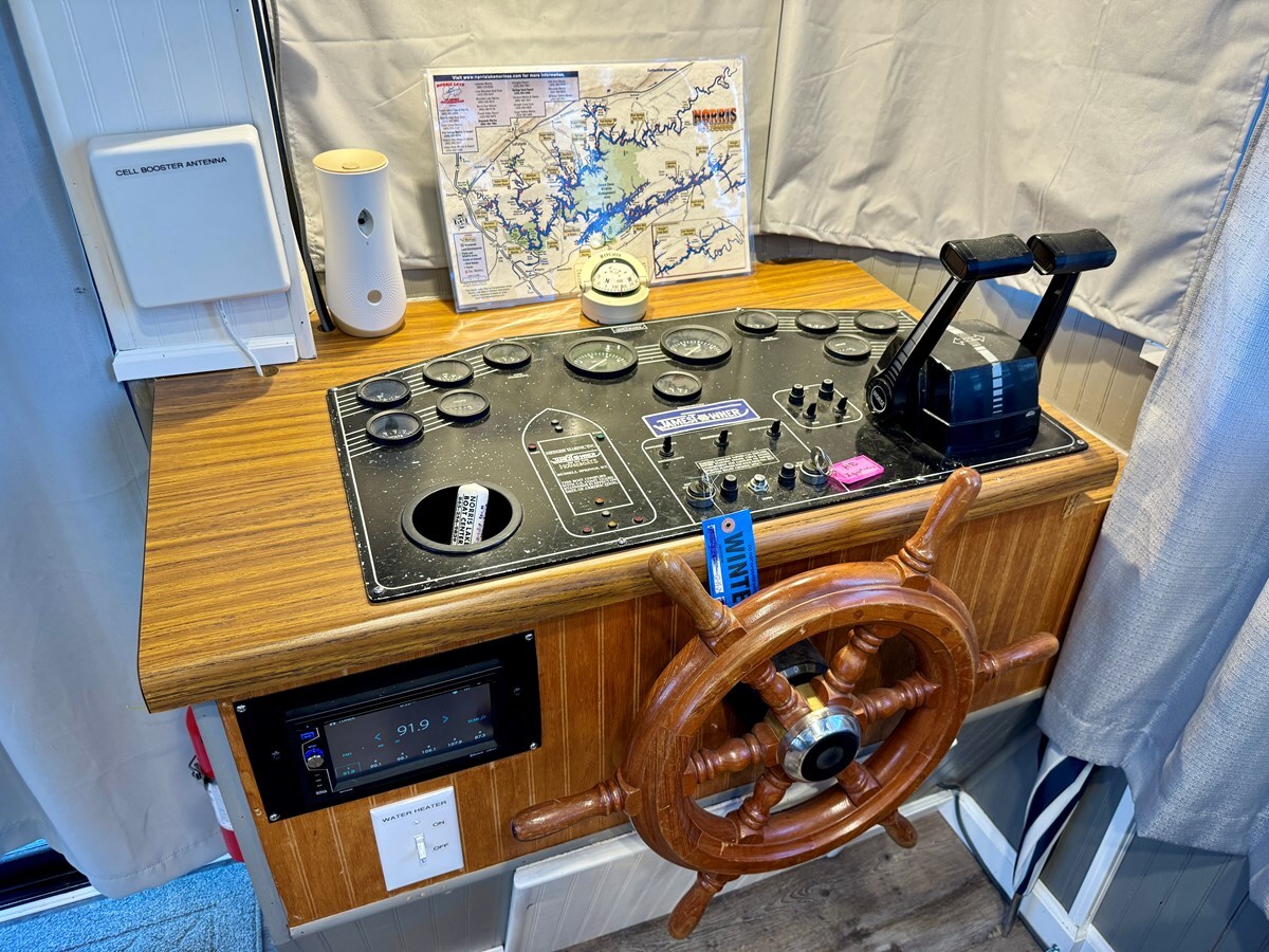 1993-jamestowner-65-61b6d5