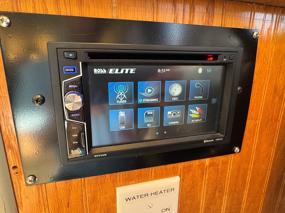 1993-jamestowner-65-61b6d5