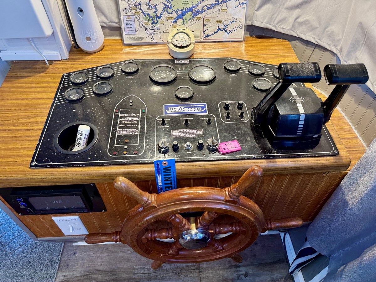 1993-jamestowner-65-61b6d5