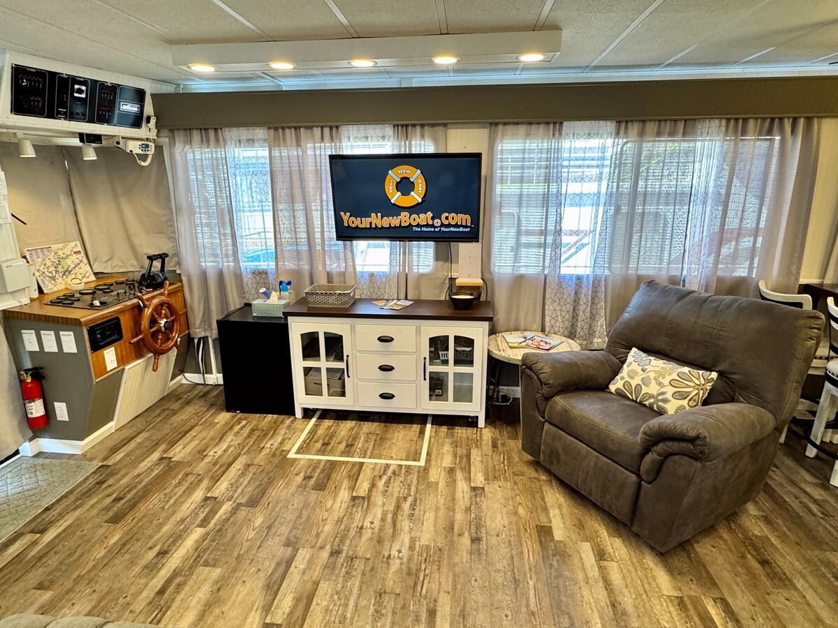 1993-jamestowner-65-61b6d5