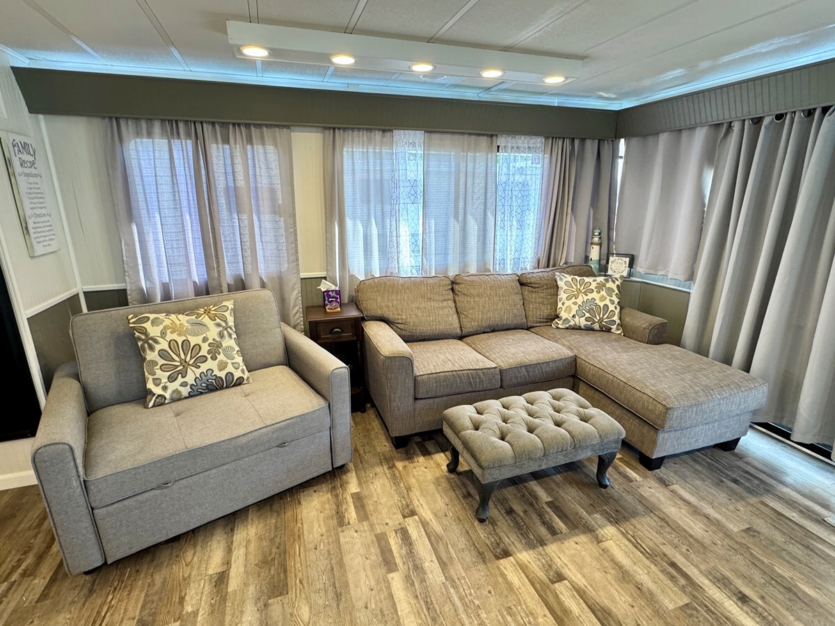 1993-jamestowner-65-61b6d5