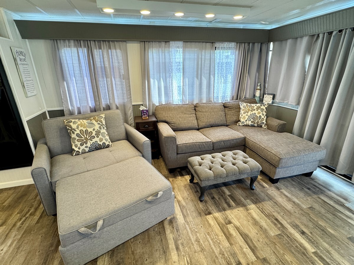 1993-jamestowner-65-61b6d5