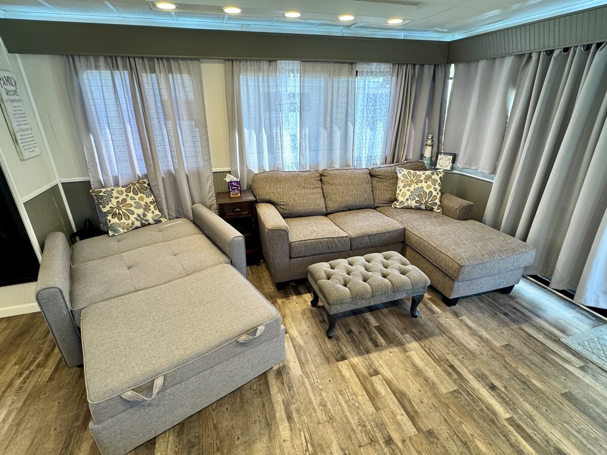 1993-jamestowner-65-61b6d5