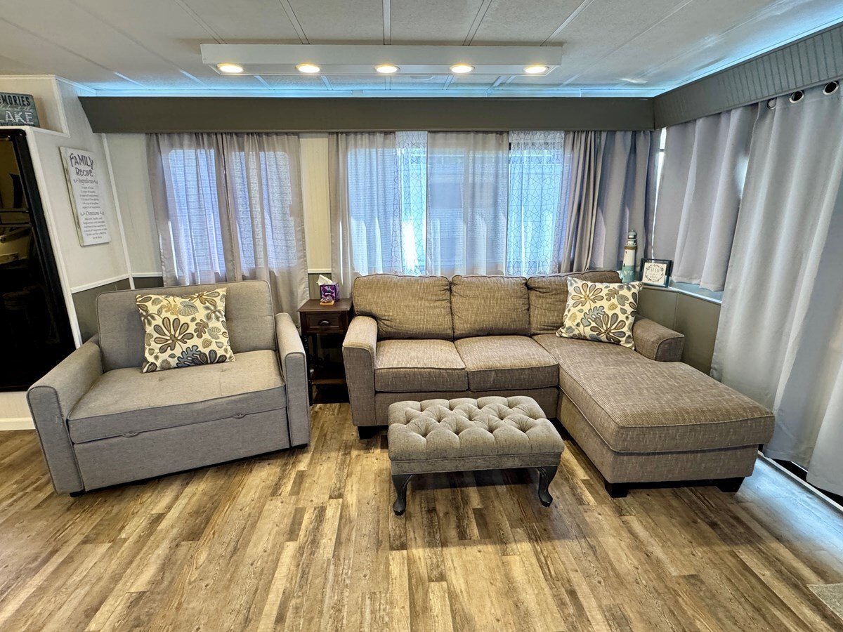 1993-jamestowner-65-61b6d5