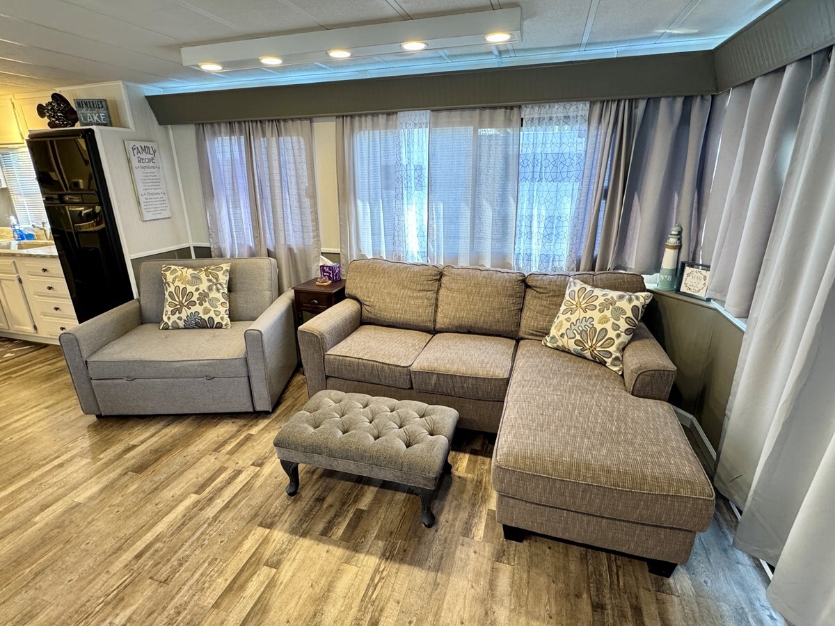 1993-jamestowner-65-61b6d5