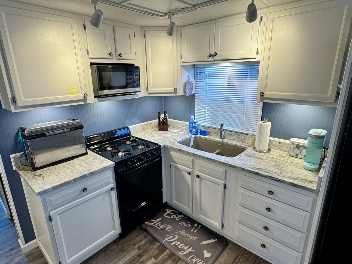 1993-jamestowner-65-61b6d5