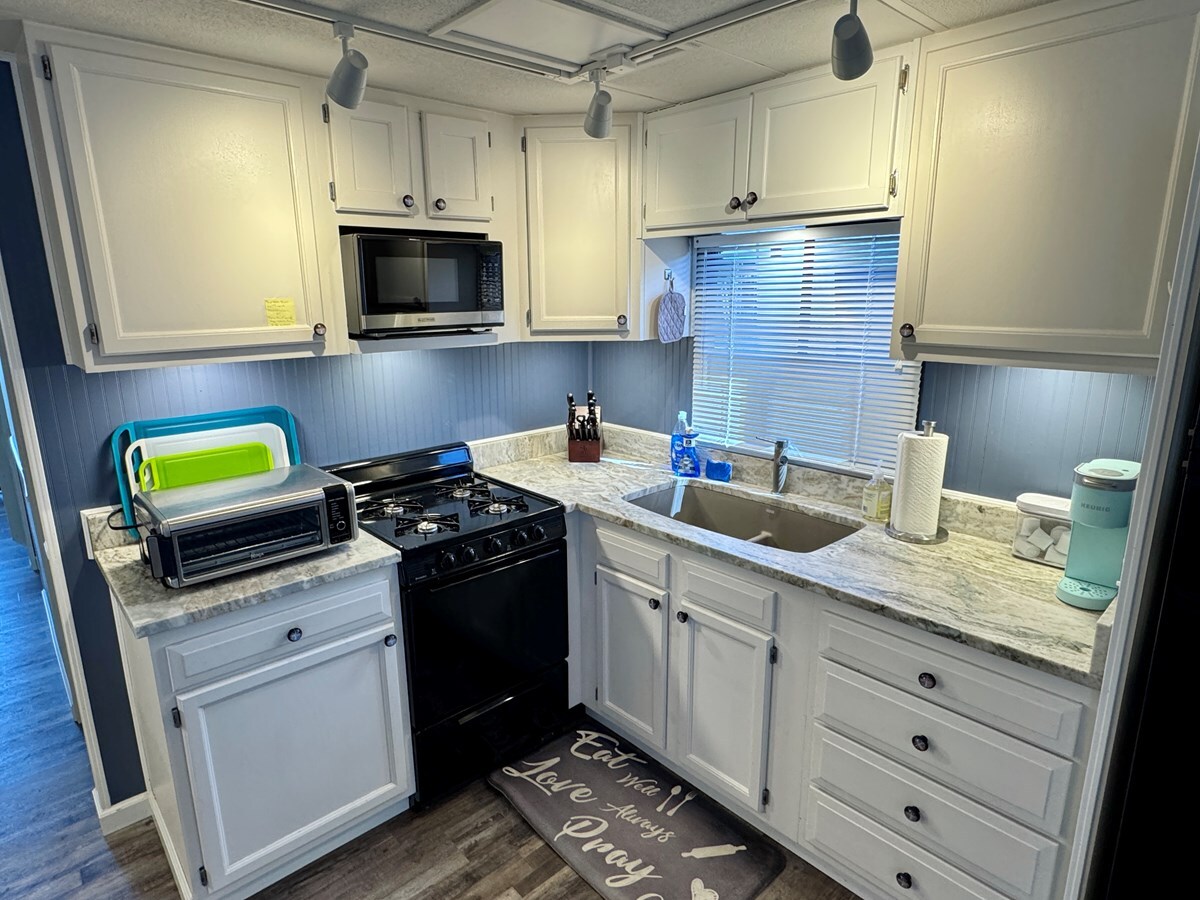 1993-jamestowner-65-61b6d5