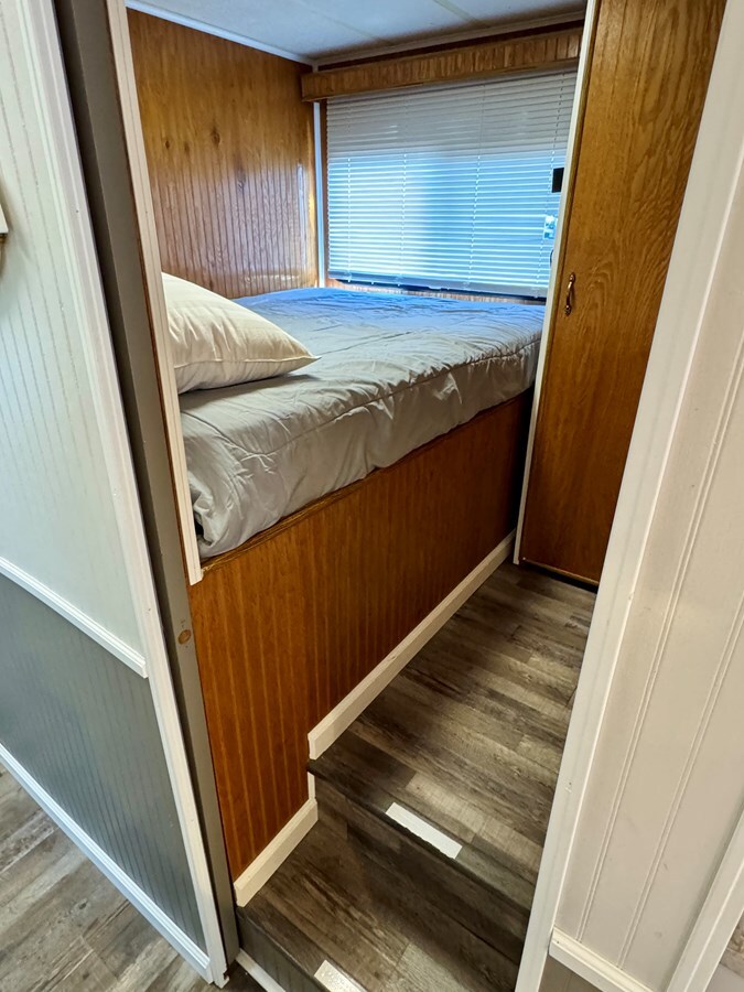 1993-jamestowner-65-61b6d5