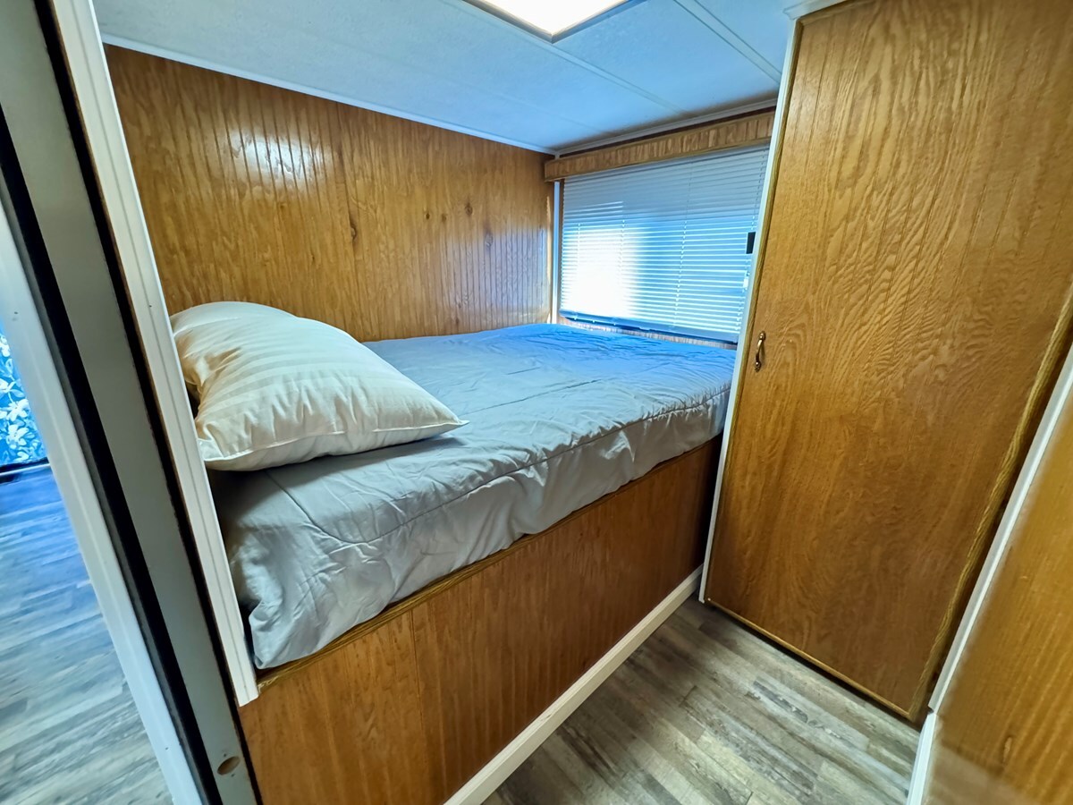 1993-jamestowner-65-61b6d5