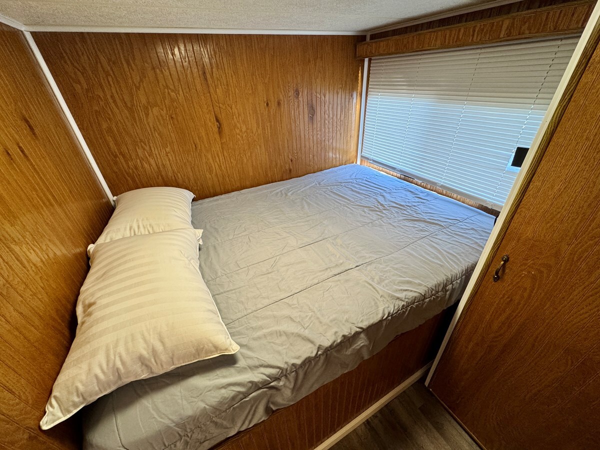 1993-jamestowner-65-61b6d5