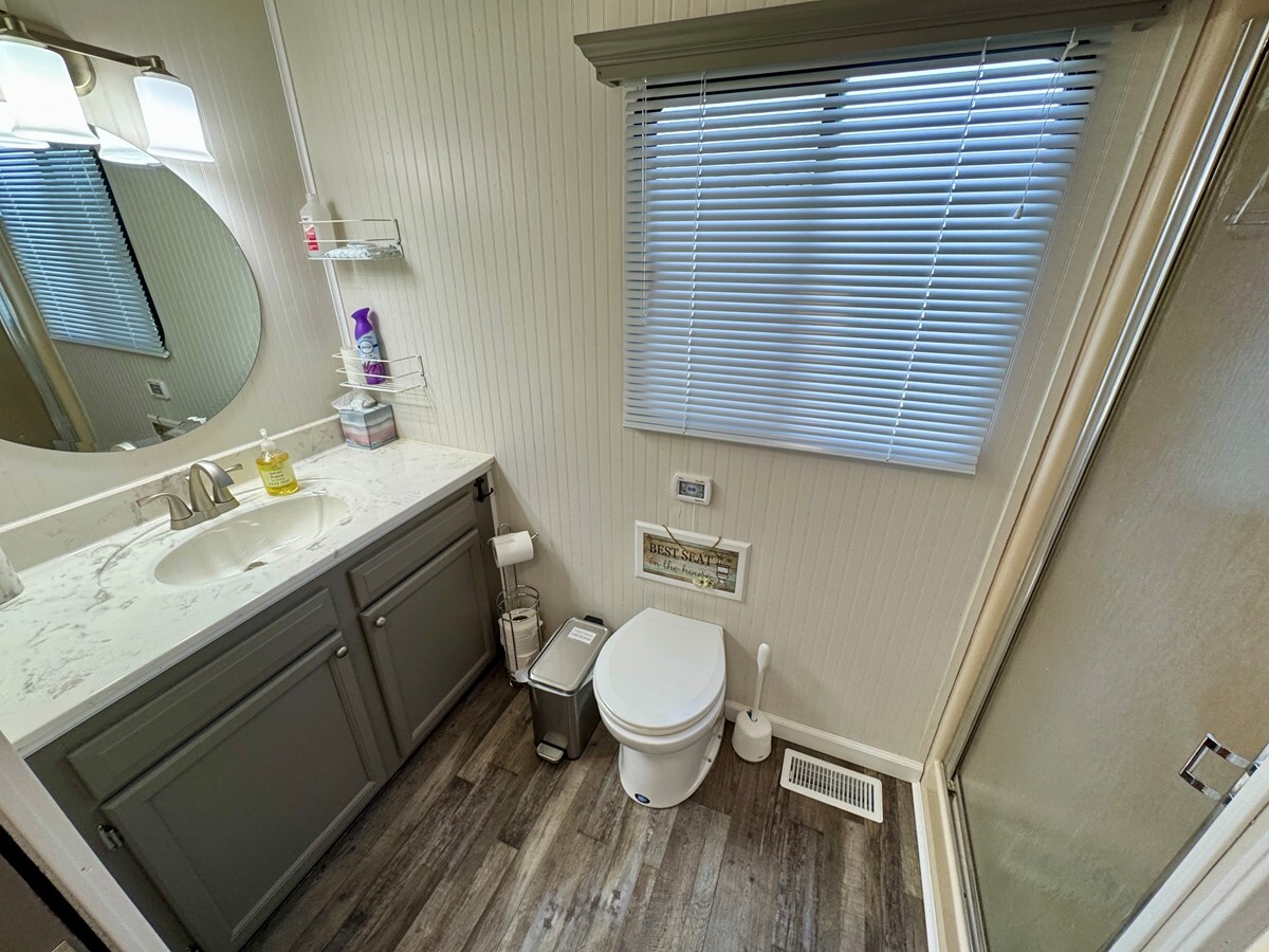 1993-jamestowner-65-61b6d5