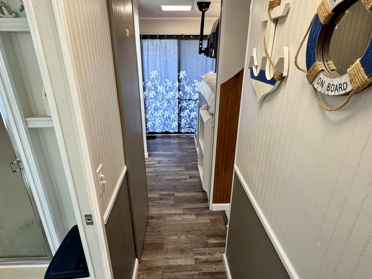 1993-jamestowner-65-61b6d5