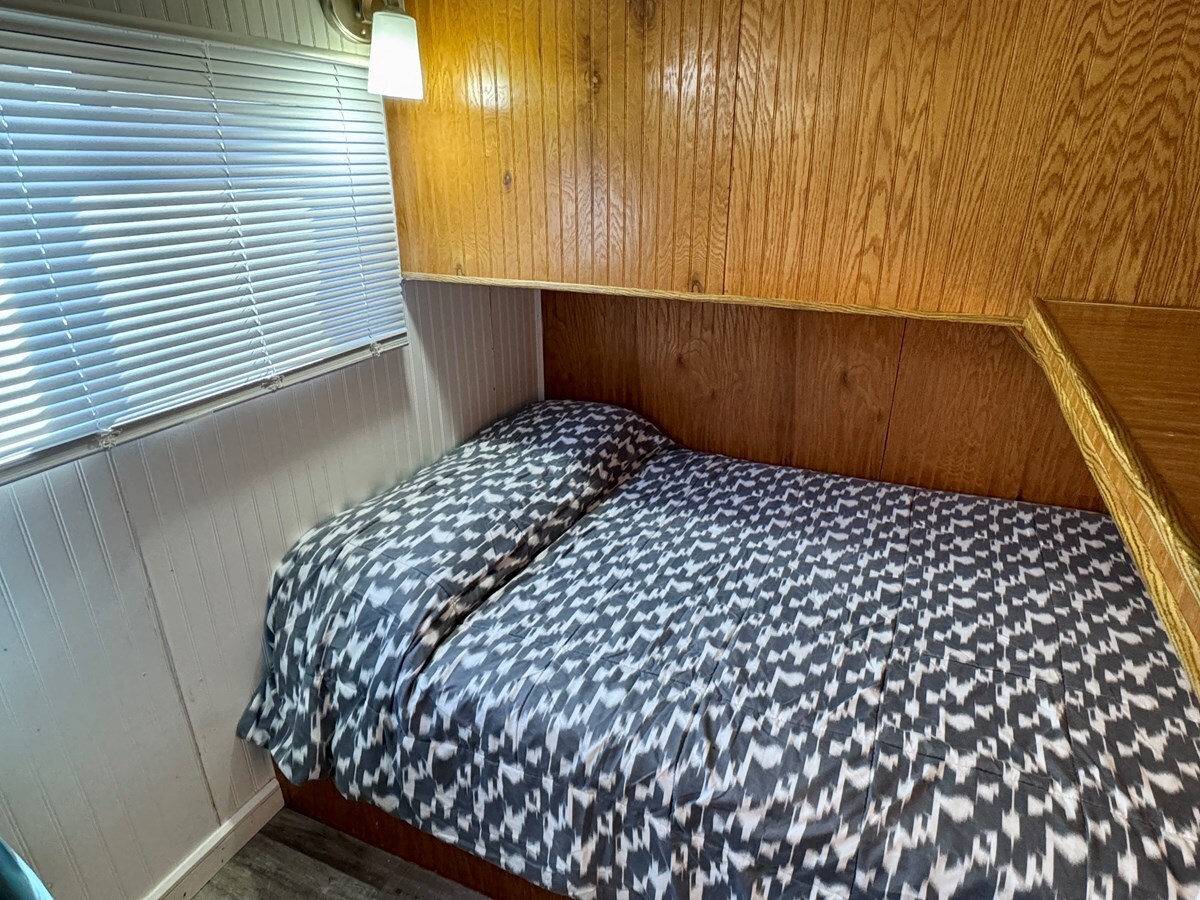 1993-jamestowner-65-61b6d5