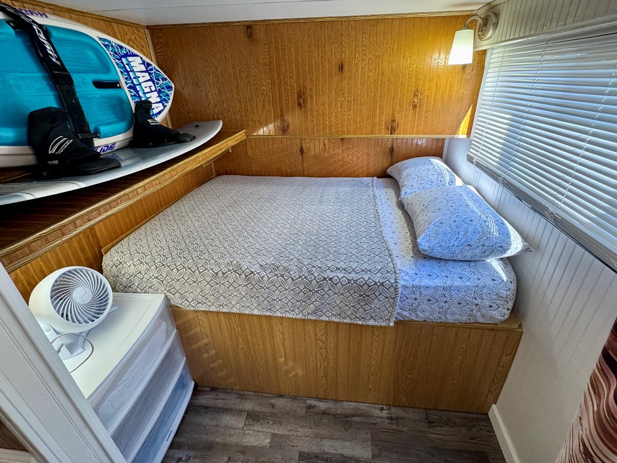 1993-jamestowner-65-61b6d5