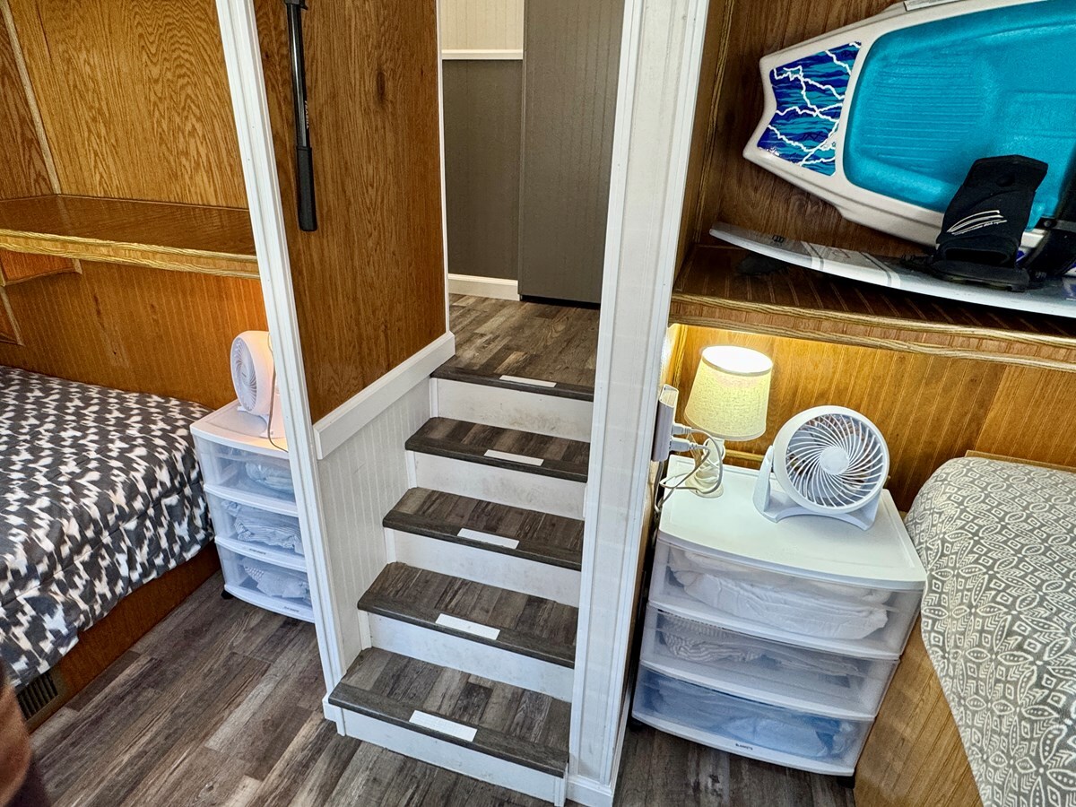 1993-jamestowner-65-61b6d5