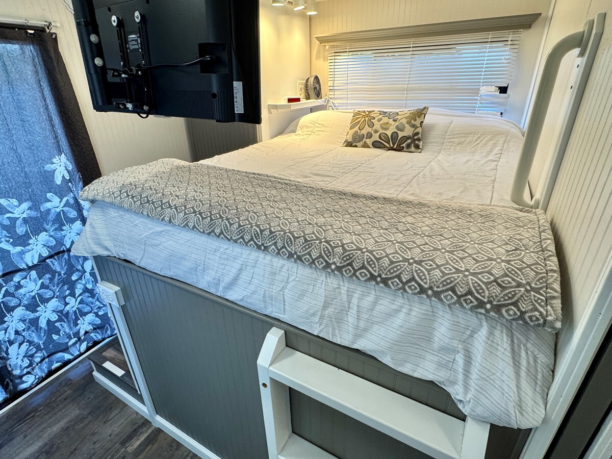 1993-jamestowner-65-61b6d5