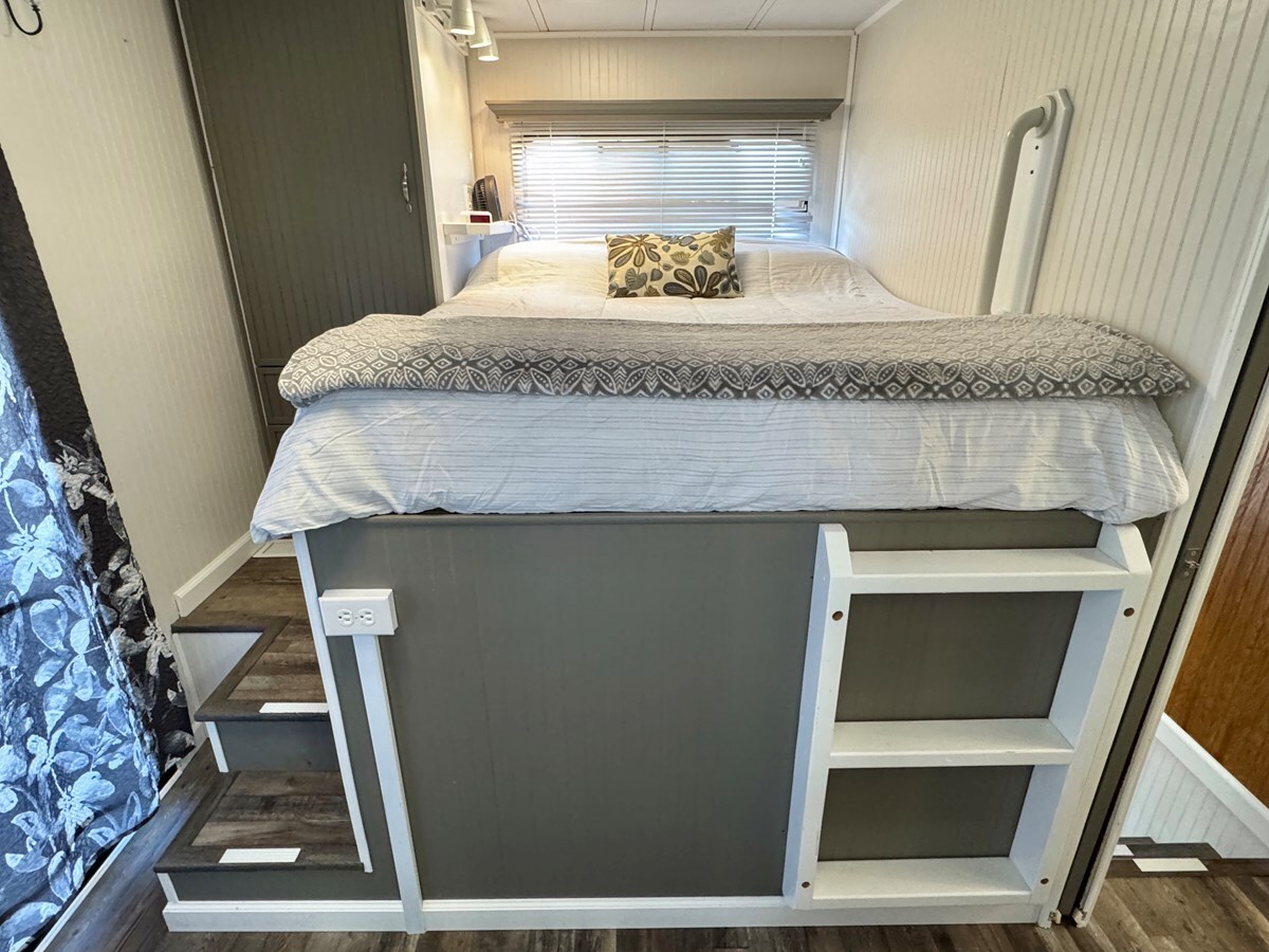 1993-jamestowner-65-61b6d5