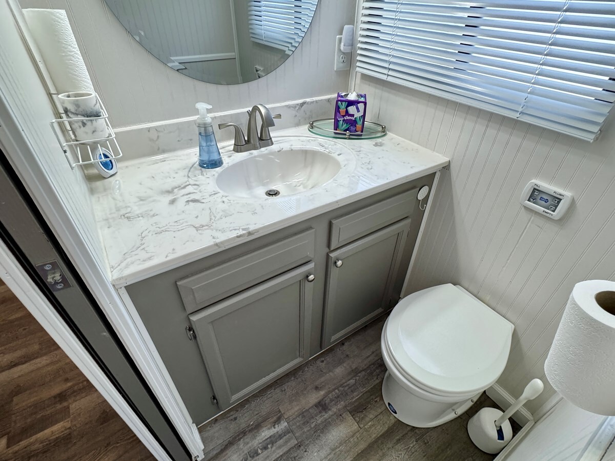 1993-jamestowner-65-61b6d5