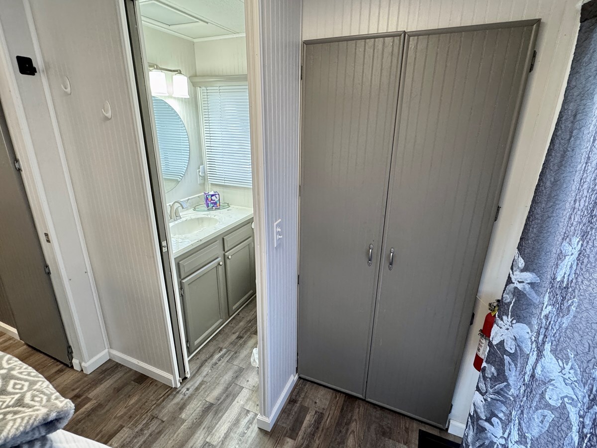 1993-jamestowner-65-61b6d5