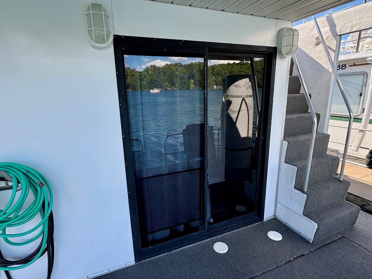 1993-jamestowner-65-61b6d5